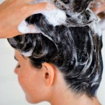 Les cheveux secs ont besoin de soins particuliers pour les régénérer
