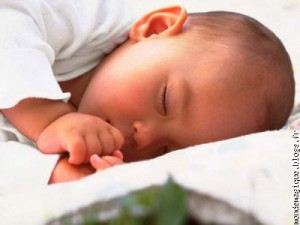 bébé sur le ventre ou sur le dos ?