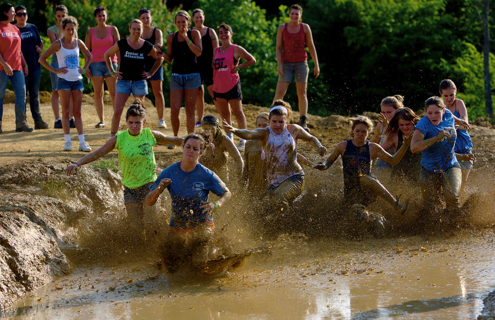 Les mud run ou courses à obstacles.